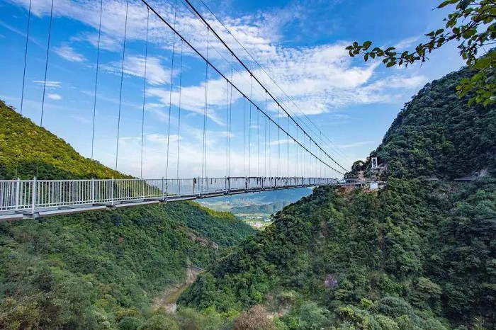 新景点尝鲜体验平和高峰谷景区5d玻璃观景