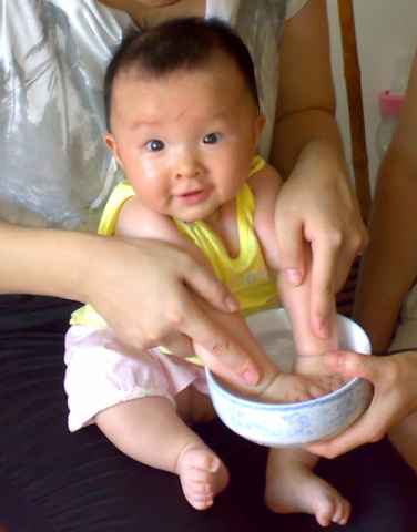 四个月宝宝怎么背 200907212300170Ef1Xr.jpg