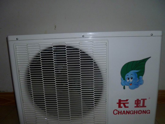 长虹kf-25空调开机后主机一启动就停,然后过一