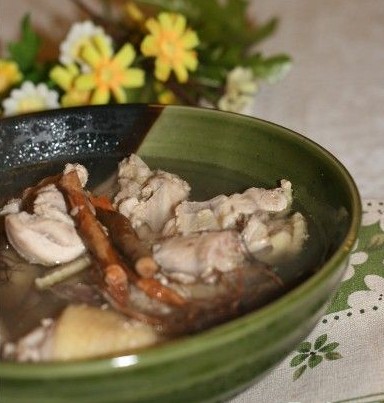 农家自产自销,纯天然的黄花菜,菊花;还有野生金银花,牛奶树根 .